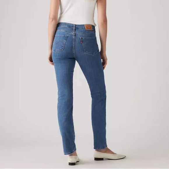 Levi's 505 Women's Straight Leg Jeans Medium Wash 8 Short - Picture 2 of 15